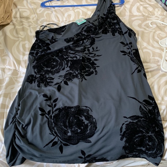 One shoulder top - Picture 2 of 5